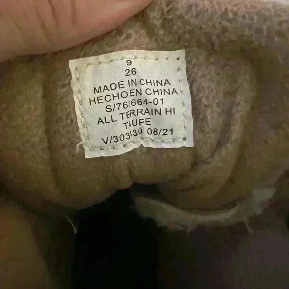 Never been work Old Navy faux fur hiking boots size 9 - Picture 9 of 12